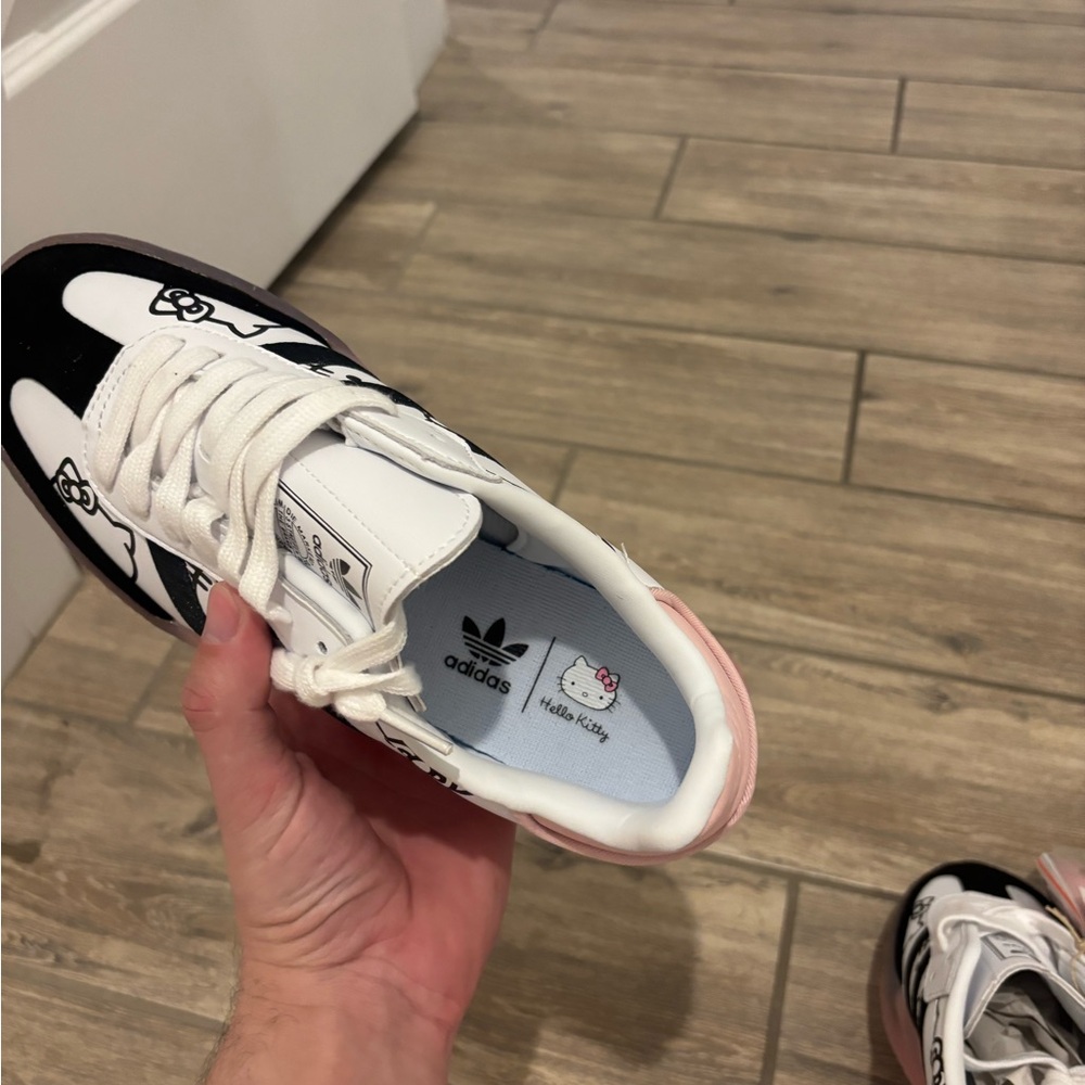 Adidas Samba x Hello Kitty - Picture 4 of 5